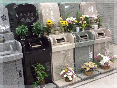 小豆沢墓苑の墓石