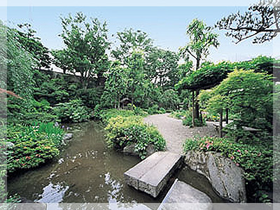 小豆沢墓苑の薬師の泉庭園